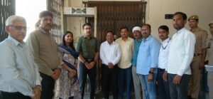 अमेठी डीएम शशांक चौधरी ने गौरीगंज में ईवीएम वीवीपैट वेयर हाउस की सुरक्षा का निरीक्षण किया