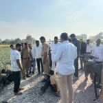 अमेठी में सड़क हादसे में घायल युवकों को अस्पताल भिजवाने की व्यवस्था करते विधायक राकेश प्रताप सिंह।