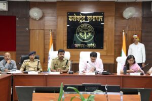 अमेठी में जनगणना 2027 पुलिस कार्यशाला में डीएम शशांक चौधरी और एसपी सरवणन टी